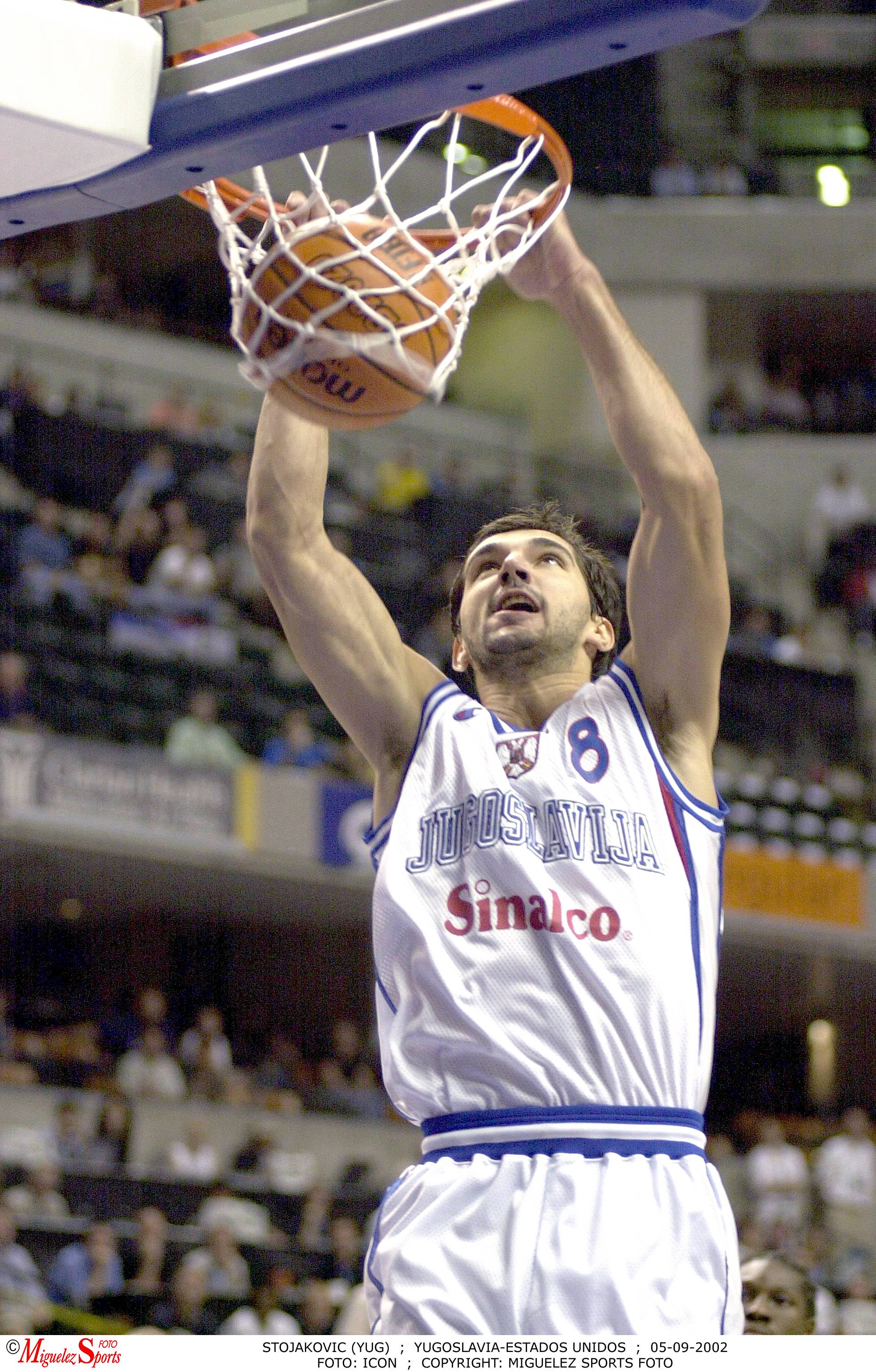 Peja Stojaković: «Si no hubiera habido guerra en Yugoslavia, en lugar de jugar en la NBA, habría trabajado en una granja» 4 STOJAKOVIC26620